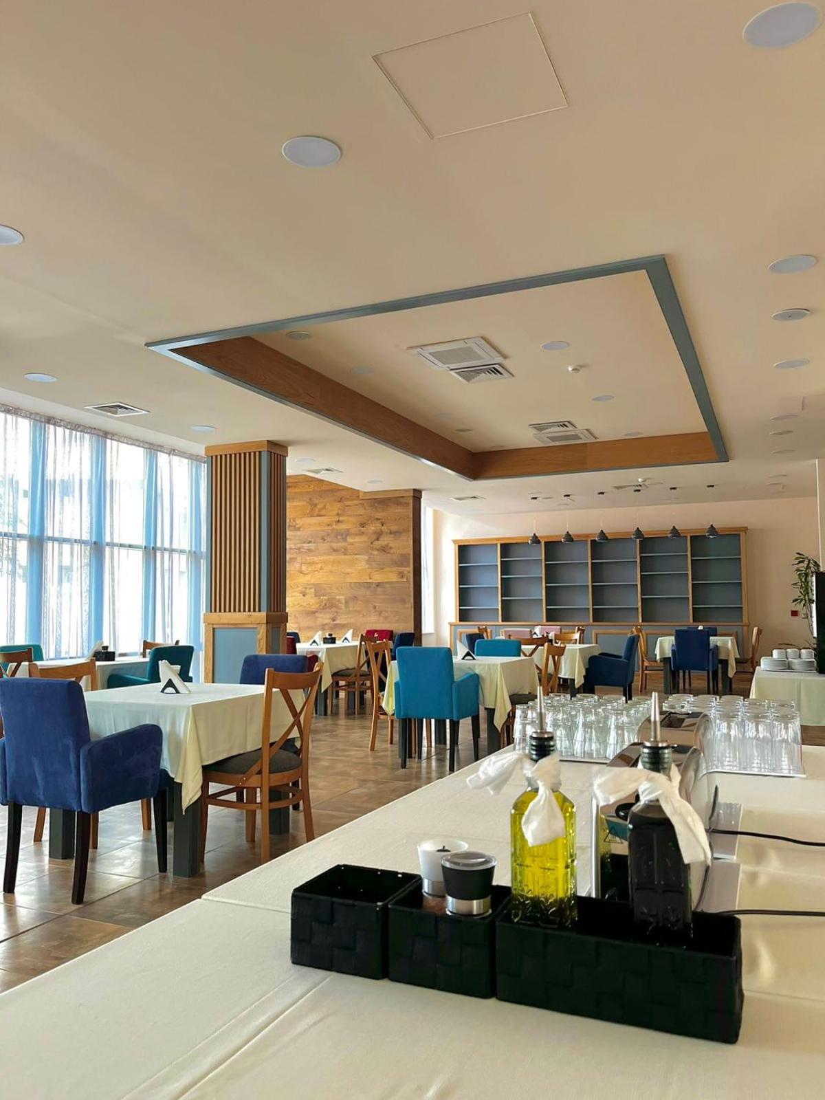 City Plaza Botevgrad Bagian luar foto