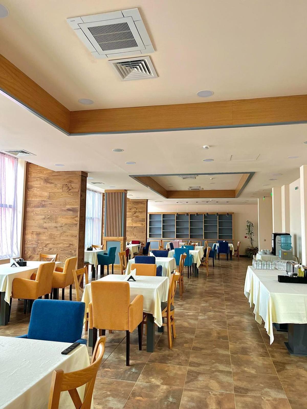 City Plaza Botevgrad Bagian luar foto