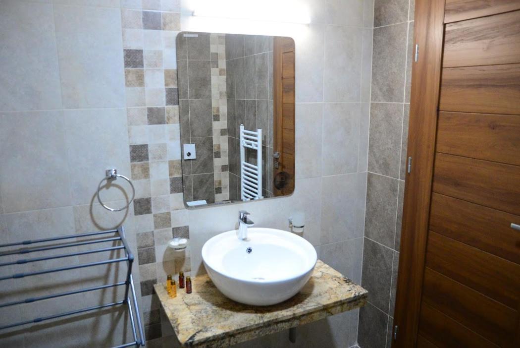 City Plaza Botevgrad Bagian luar foto