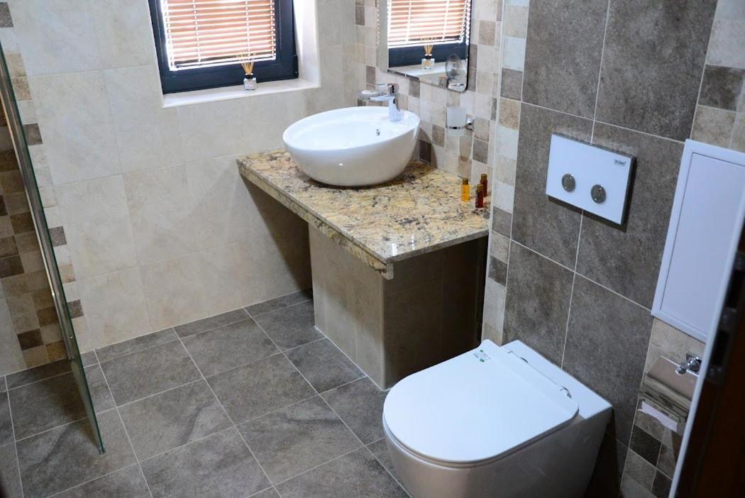 City Plaza Botevgrad Bagian luar foto