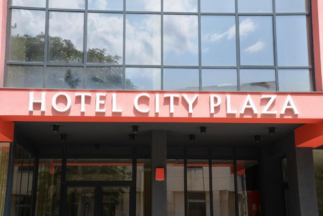 City Plaza Botevgrad Bagian luar foto