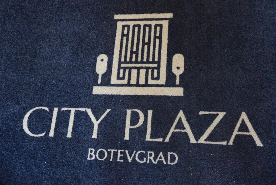City Plaza Botevgrad Bagian luar foto