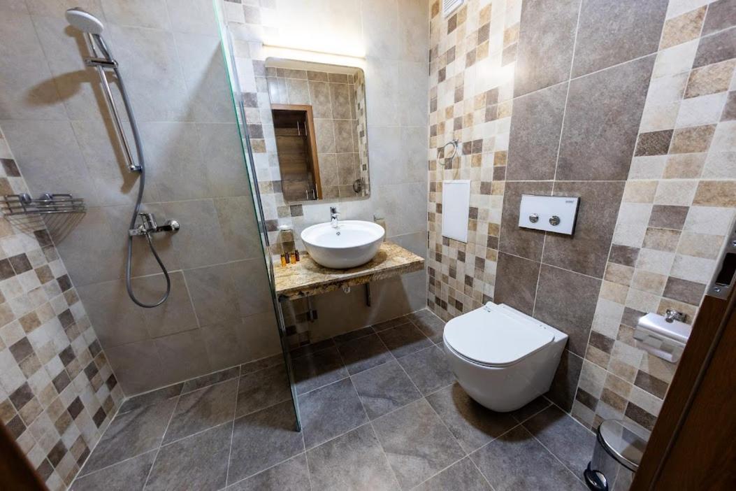 City Plaza Botevgrad Bagian luar foto